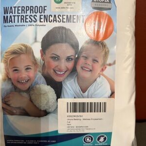 Utopia Bedding Waterproof Mattress Encasement - White